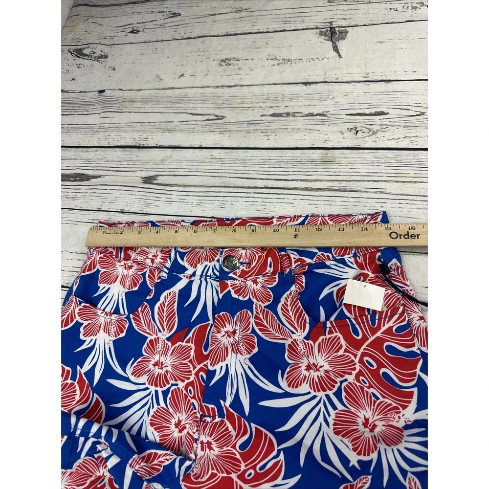 Caribbean Joe Shorts Berry Blue Floral Shorts Womens Size 8 5 inch inseam
